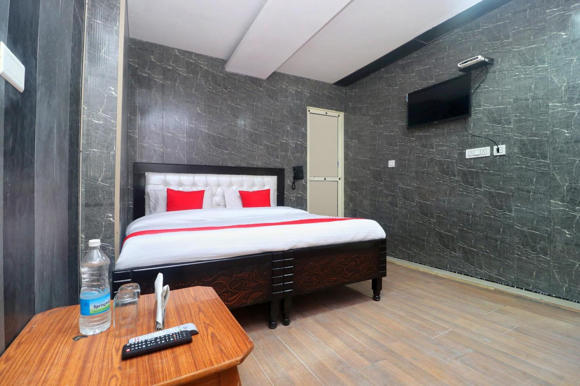 OYO 26902 Hotel Aryan Plaza Chandīgarh Dış mekan fotoğraf