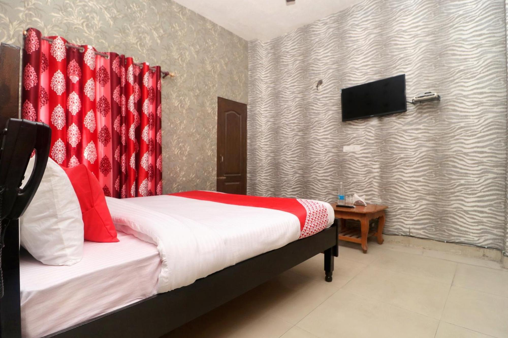 OYO 26902 Hotel Aryan Plaza Chandīgarh Dış mekan fotoğraf